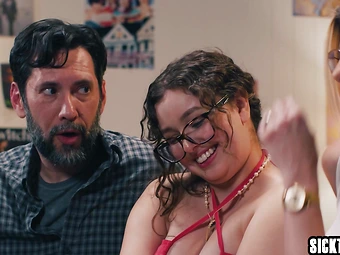 çok büyük cicik sikme romantik yatakta sex izle resmi