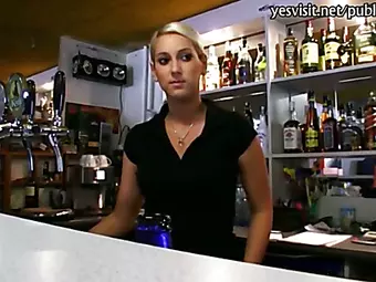 Zengin adam para karşılığı kizlarla güzel popo sikişi resmi