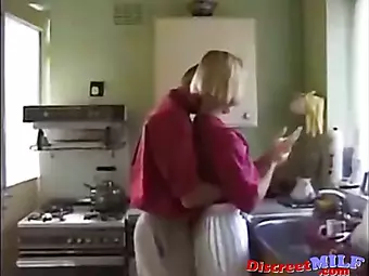 Rus kızı sek anal ayak fetis resmi